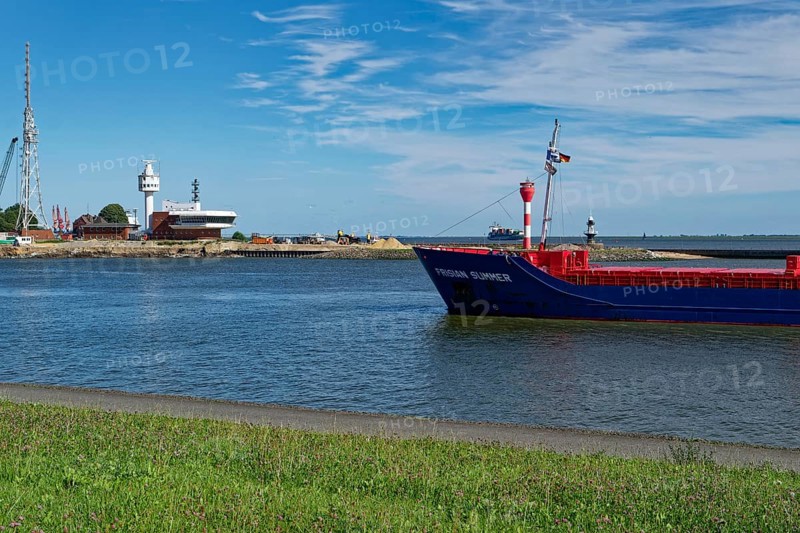 Entry of a ship from the Elbe into the Kiel Canal at the lock near Brunsbüttel. Brunsbüttel, Schleswig-Holstein, Germany, Europe