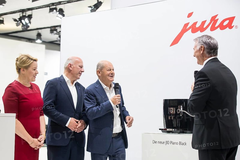 Franziska Giffey (Senator for Economics, Energy and Public Enterprises and Mayor of Berlin, SPD), Kai Wegner (Governing Mayor of Berlin, CDU) and Olaf Scholz (Chancellor of the Federal Republic of Germany, SPD) are shown a fully automatic coffee machine from Jura during a press tour of the IFA (Internationale Funkausstellung) exhibition on the exhibition grounds, Berlin, 06/09/2024