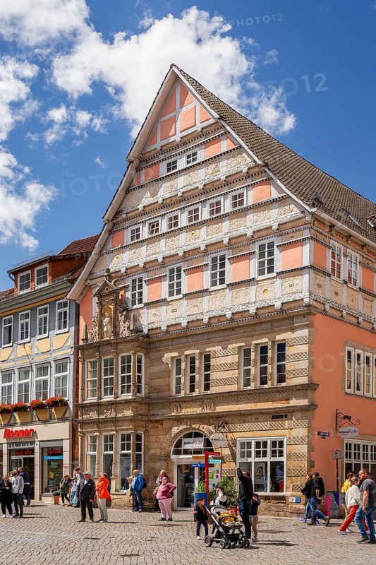 Typical town house Am Markt in the old town centre, Hameln, Oberweser, Weser, Weserbergland, German Fairytale Route, Lower Saxony, Germany, Europe