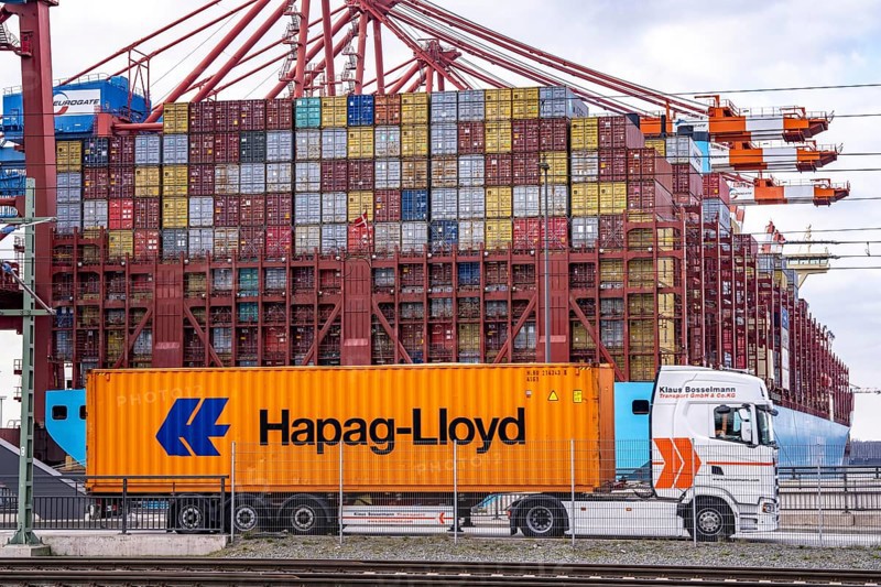 Port of Hamburg, Waltershofer Hafen, container ships, lorries bring and collect freight containers to and from HHLA Container Terminal Burchardkai, Hamburg, Germany, Europe