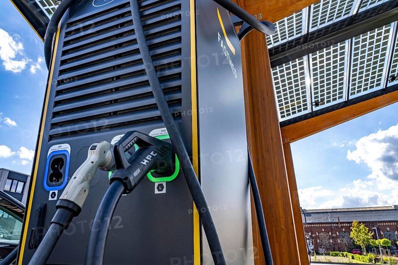 E-fuelling station on the site of the former Lohberg colliery in Dinslaken, 4 300 kW fast-charging columns, from the provider Fastend, the charging current comes from renewable energies, part of it from the photovoltaic roof of the e-fuelling station, North Rhine-Westphalia, Germany, Europe