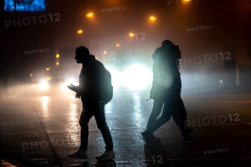 Pedestrian, darkness, city centre traffic, Rüttenscheider Straße, pedestrian crossing, traffic light, fog, autumn, winter, Essen, North Rhine-Westphalia, Germany, Europe