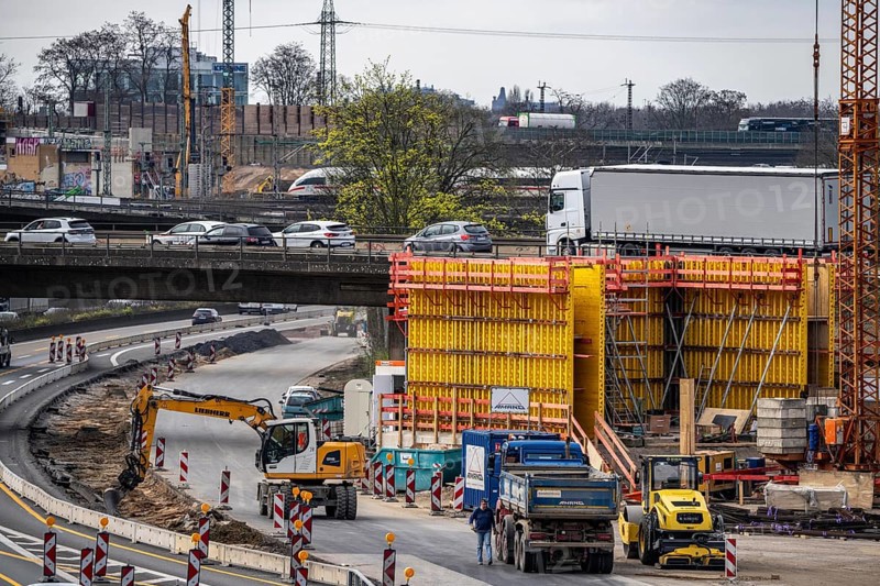 Duisburg-Kaiserberg motorway junction, complete reconstruction and new construction of the A3 and A40 junction, all bridges, ramps, carriageways are being renewed and partly widened, 8 years construction time, railway bridges running there are also being renewed, North Rhine-Westphalia, Germany, Europe