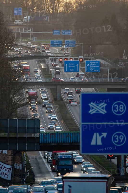 Motorway A40, Ruhrschnellweg, near Bochum, dense evening traffic, in front of the motorway junction Bochum, A43, view in west direction, North Rhine-Westphalia, Germany, Europe
