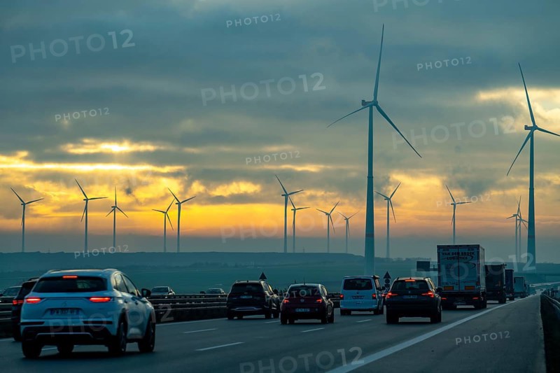 A44 motorway, near Jüchen, crosses the Garzweiler open-cast lignite mining area, wind farm along the motorway, sunrise, North Rhine-Westphalia, Germany, Europe