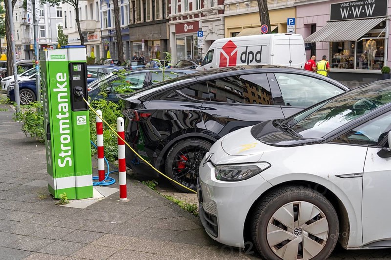 Power station, charging stations for electric cars, in Düsseldorf Unterbilk, residential area, North Rhine-Westphalia, Germany, Europe
