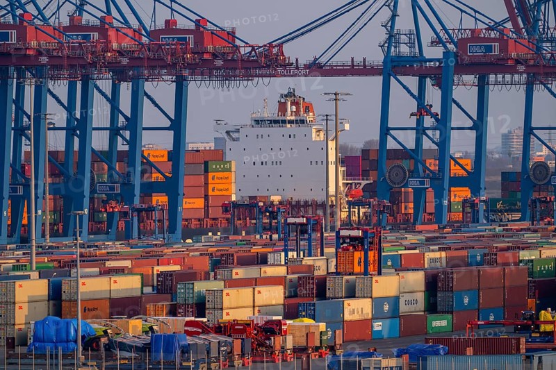 Container terminal Tollerort, container ships are loaded and unloaded, one of 4 container terminals in the Port of Hamburg, Hamburg, Germany, Europe
