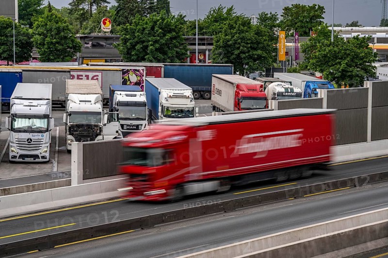 Traffic jam on the A2 motorway near Bottrop, in front of the Bottrop motorway junction, in the direction of Oberhausen, due to a long-term construction site, renewal of the lanes, Serways service area Bottrop Süd, new noise barriers, protect residents and parked truck drivers from road noise North Rhine-Westphalia, Germany, Europe