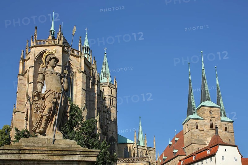 Minerva Fountain, Gothic UNESCO Cathedral and Gothic Church of St Severus, sculpture of Minerva with lance, Roman goddess, mythology, fountain, landmark, St Severus, St Mary's Church, Erfurt Cathedral, Cathedral Square, Erfurt, Thuringia, Germany, Europe