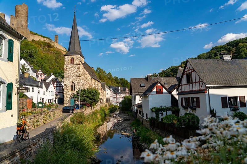 Monreal, idyllic half-timbered village in the Elz valley, ruins of the Löwenburg castle, in the district of Mayen-Koblenz, in Rhineland-Palatinate, Germany, Europe