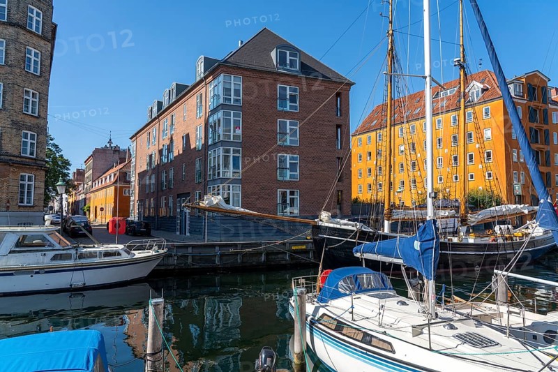 Christianshavns, residential buildings, restaurant, jetty on the Wilders Canal, old district, at the same time very lively and hip neighbourhood, crossed by many canals, with shops, pubs, living space, Copenhagen, Denmark, Europe