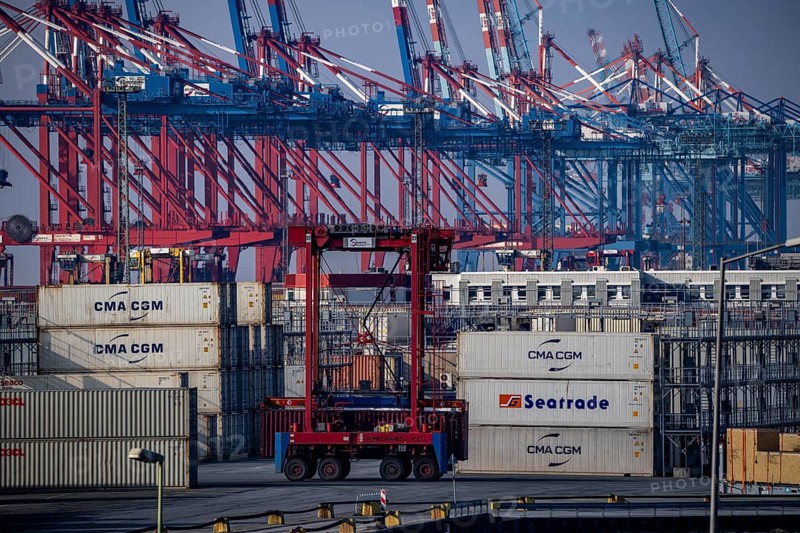 Container terminal in the seaport of Bremerhaven, Eurogate Container Terminal with almost 50 container gantry cranes, cranes, on a length of over 4 KM at the mouth of the Weser, straddle carriers bring the containers to and from the container ships, or store them between, Bremerhaven, Bremen, Germany, Europe