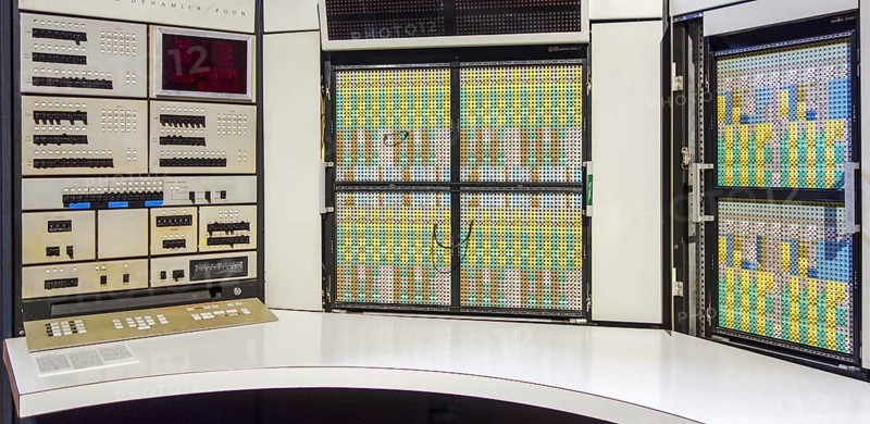 Hybrid AD4 computer, Applied Dynamics Four analogue computer from 1966 which has an analogue and digital component