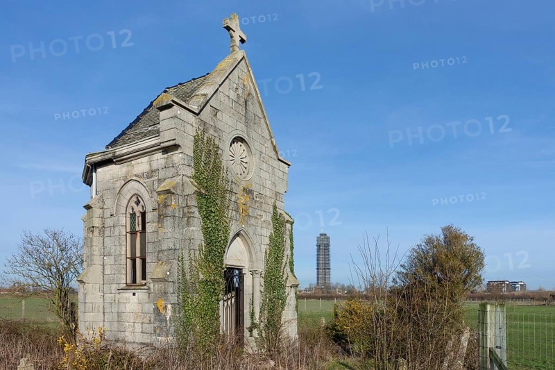 Vliegenierskapel, neglected WWI commemoration chapel for World War One aviator Paul de Goussencourt, crashed at Kaaskerke, Dixmude, Flanders, Belgium, Europe