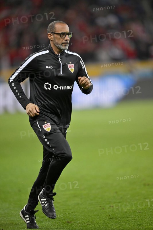 Club doctor Dr Raymond Best VfB Stuttgart on the run, PreZero Arena, Sinsheim, Baden-Württemberg, Germany, Europe