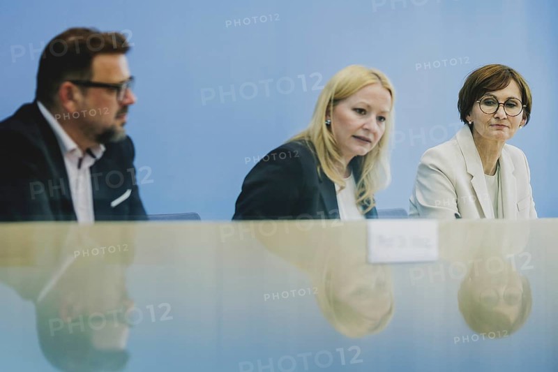 (L-R) Kai Maaz, spokesperson for the authors' group of the Leibniz Institute for Research and Information in Education, Christine Streichert-Clivot, Minister of Education and Culture of Saarland, and Bettina Stark-Watzinger (FDP), Federal Minister of Education and Research, at a press conference on the publication of the report 'Education in Germany 2024' in Berlin, 17 June 2024