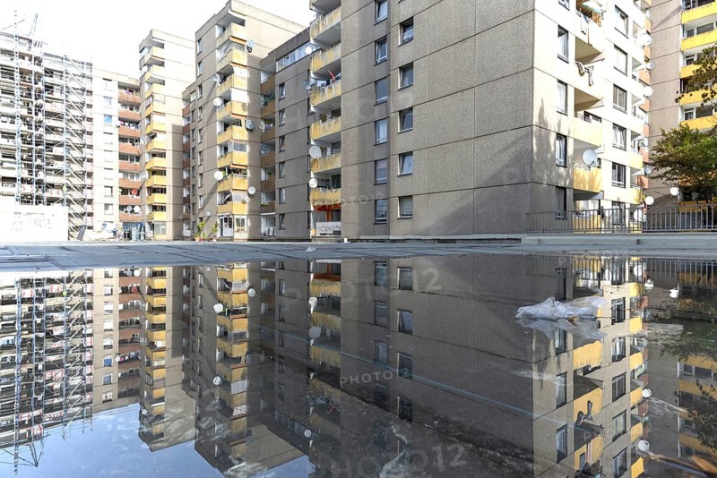 Renovation of numerous rental flats after several apartment buildings fell into disrepair due to extensive mould infestation, satellite town of Chorweiler in Cologne, North Rhine-Westphalia, Germany, Europe