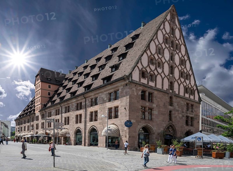 Historic toll hall, built 1498-1502, former granary, Hallplatz 2, Nuremberg, Middle Franconia, Bavaria, Germany, Europe