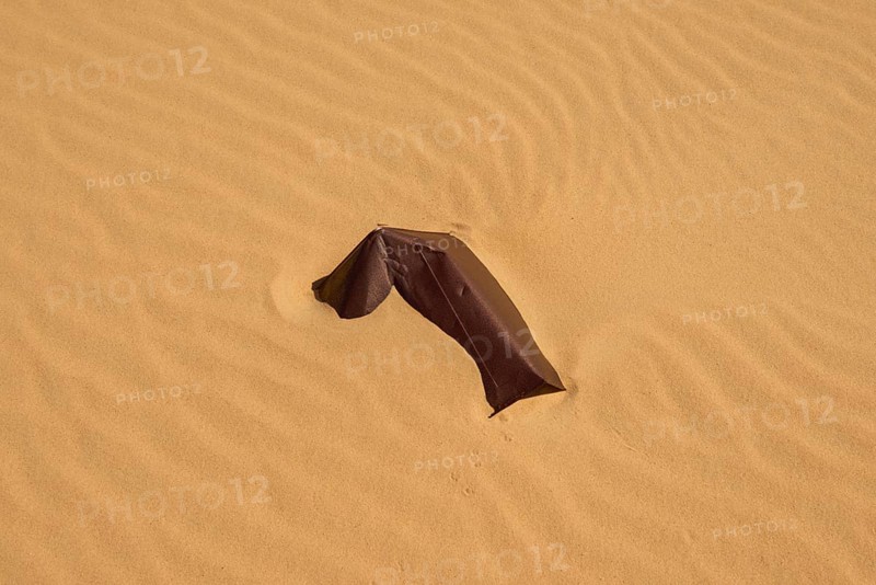 Sheet metal fragment on a sandy surface in the desert, Matruh, Great Sand Sea, Libyan Desert, Sahara, Egypt, North Africa, Africa
