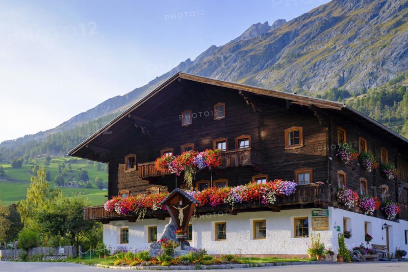 Farmhouse with floral decorations, Prägarten am Großvenediger, Virgental, East Tyrol, Tyrol, Austria, Europe