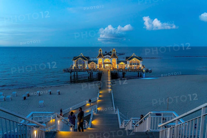 The pier of Sellin, evening mood, sunset, 394 metres long, with restaurant, jetty, island of Rügen, Mecklenburg-Western Pomerania, Germany, Europe