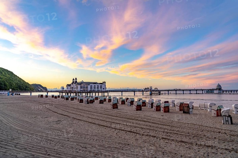 The pier of Sellin, evening mood, sunset, 394 metres long, with restaurant, jetty, beach chairs, island of Rügen, Mecklenburg-Western Pomerania, Germany, Europe