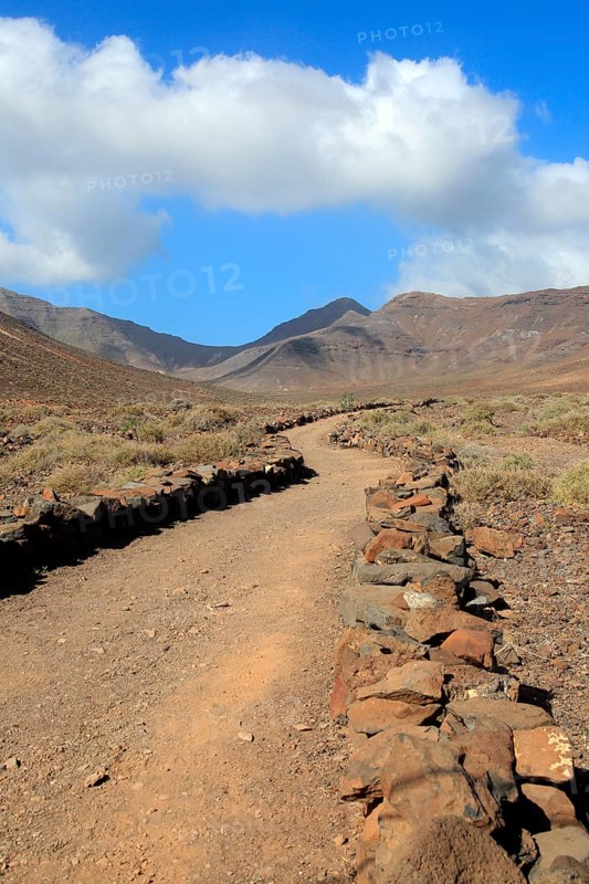 Footpath trail from Gran Valle to Cofete, Jandia peninsula, Fuerteventura, Canary Islands, Spain, Europe
