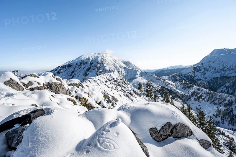 Snowy summit of the Jenner in autumn, view of mountain panorama with summit Hohes Brett, Sonnenstern National Park Berchtesgaden, Berchtesgaden Alps, Schönau am Königssee, Berchtesgadener Land, Bavaria, Germany, Europe