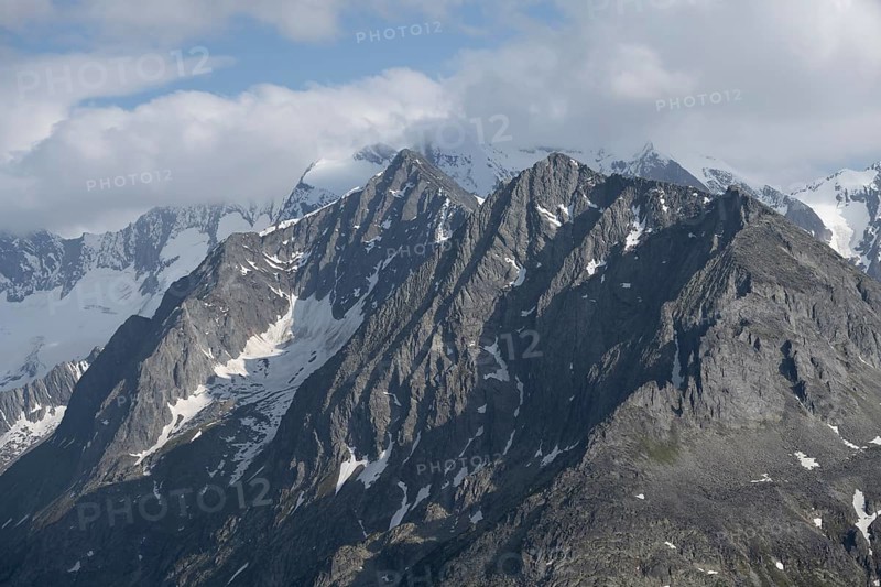 Summit Hochsteller and Kälberlahnerspitze, view from the Olpererhütte, Berliner Höhenweg, Zillertal Alps, Tyrol, Austria, Europe