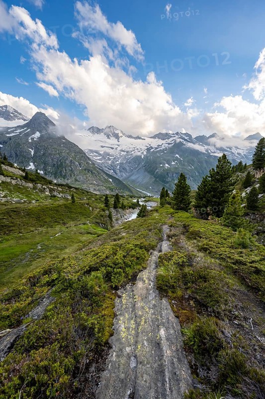 Mountain landscape with mountain peak Steinmandl and Großer Möseler with glacier Waxeggkees, Berliner Höhenweg, Zillertal Alps, Tyrol, Austria, Europe