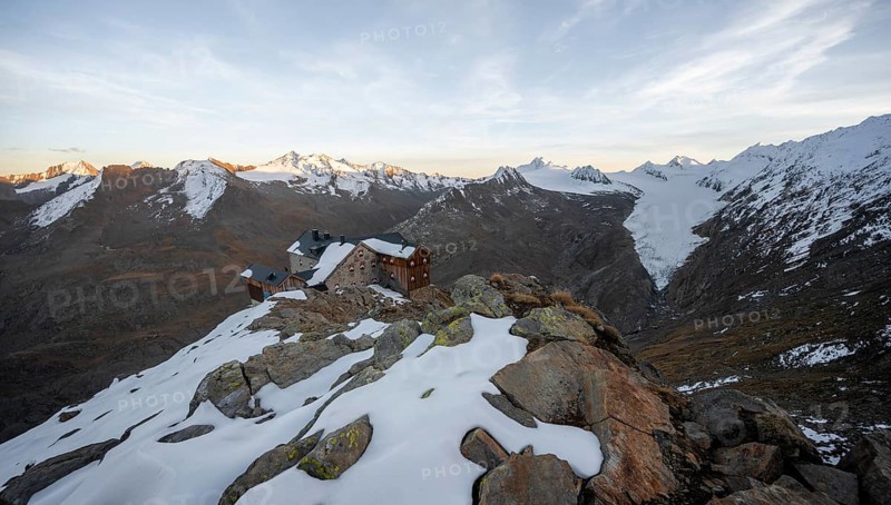 Snow-covered mountain landscape, mountain hut Ramolhaus in autumn with snow, at sunset, view of Gurgler Ferner with summit Hochwilde and Falschungsspitze, Ötztal Alps, Tyrol, Austria, Europe