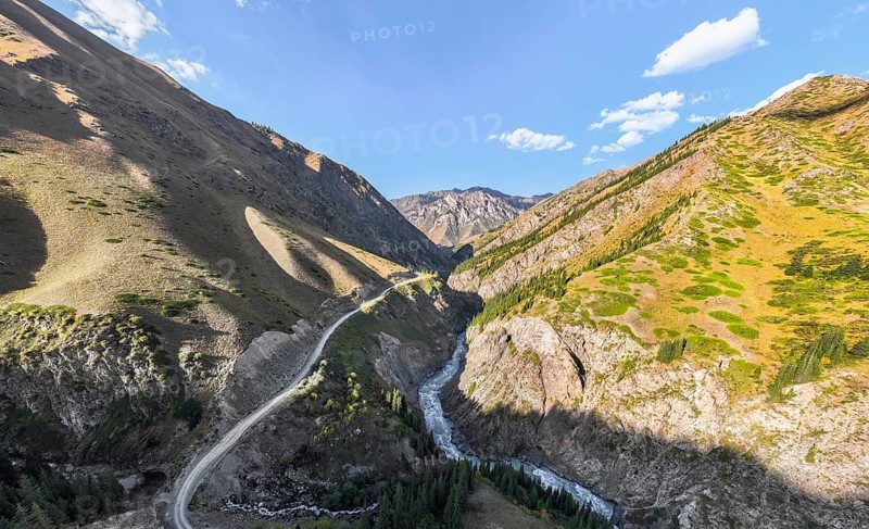 Mountain landscape with river in a narrow mountain valley in autumn, Little Naryn or Kichi-Naryn, Eki-Naryn Gorge, Naryn Province, Kyrgyzstan, Asia