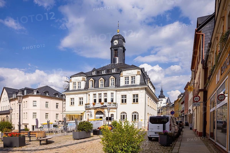 Schwarzenberg/Erzgeb. is a large district town in the Erzgebirge district of Saxony. Built in the 12th century as a fortification to protect a trade route, the small mountain town developed into the centre of the lordship of the same name and the later Schwarzenberg district. Obere Schlossstraße, Hotel Ratskeller Schwarzenberg, Schwarzenberg, Schwarzenberg, Saxony, Germany, Europe