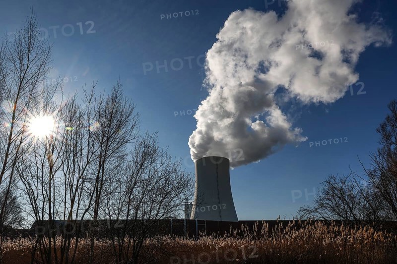 Cooling tower of KNG, Kraftwerks- und Netzgesellschaft mbH. The coal-fired power plant generates district heating and electricity for Rostock, 08/02/2023
