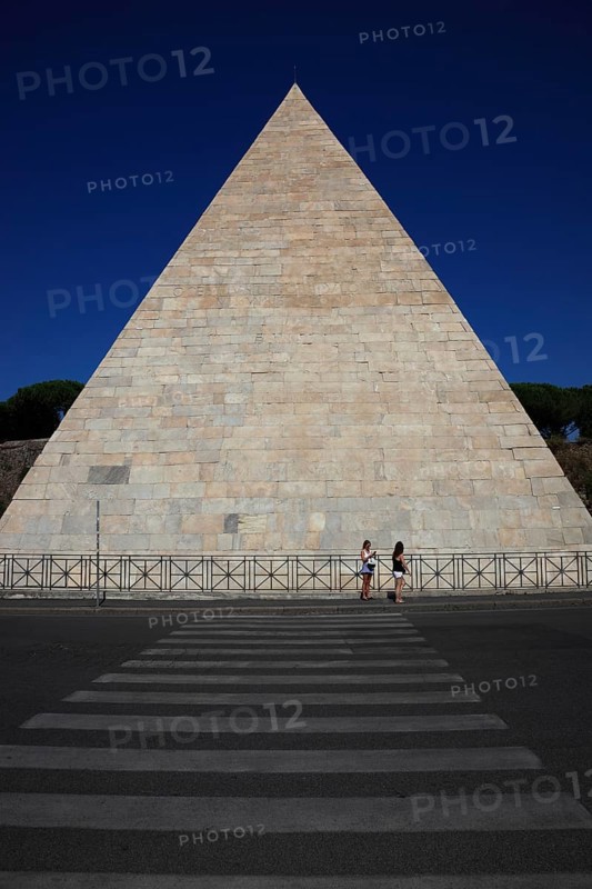 Cestius Pyramid, Pyramid of Caius Cestius, Piramide Cestia, Piramide di Caio Cestio, Tomb of the Roman praetor and tribune Gaius Cestius Epulo, Rome, Italy, Europe