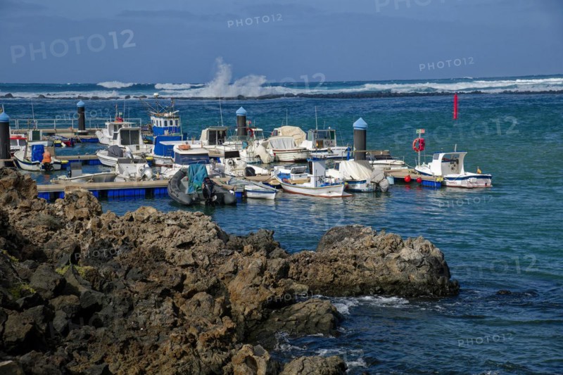 Harbour in the fishing village of Órzola, Lanzarote, Canary Islands, Canary Islands, Spain, Europe
