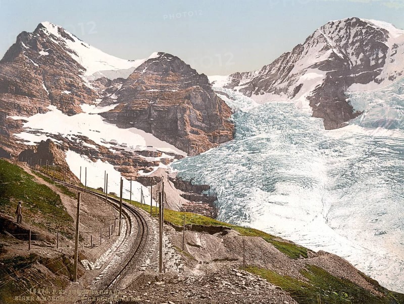 Jungfrau, Bahn, Eiger und Mönch, mit Eigergletscher, Berner Oberland, Schweiz, Historische, digital restaurierte Reproduktion nach einem Original aus dem 19. Jahrhundert, Aufnahmedatum nicht angegeben