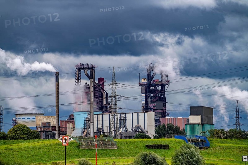 Thyssenkrupp Steel steelworks in Duisburg-Bruckhausen, blast furnaces 8 and 9, Rhine, Duisburg, North Rhine-Westphalia, Germany, Europe