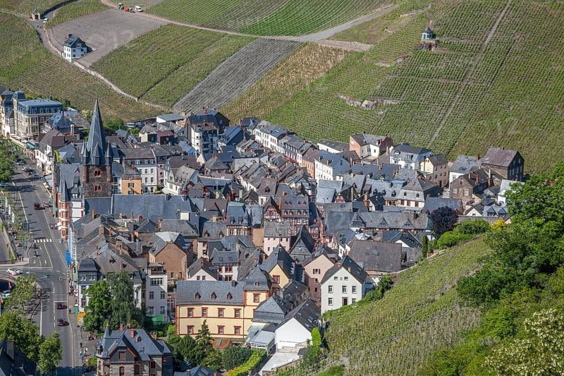 View of the Moselle valley and the village from Landshut Castle, Bernkastel-Kues, Moselle, Rhineland-Palatinate, Germany, Europe