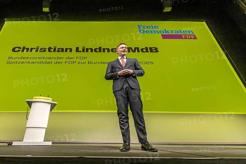 Traditional Epiphany 2025 meeting of the FDP party. The party event is also the start of the election campaign for the 2025 federal elections. Christian Lindner, portrait, MP, Federal Chairman of the FDP, in front of the large poster with the inscription Alles lässt sich ändern. Stuttgart Opera House. Baden-Württemberg, Germany, Europe