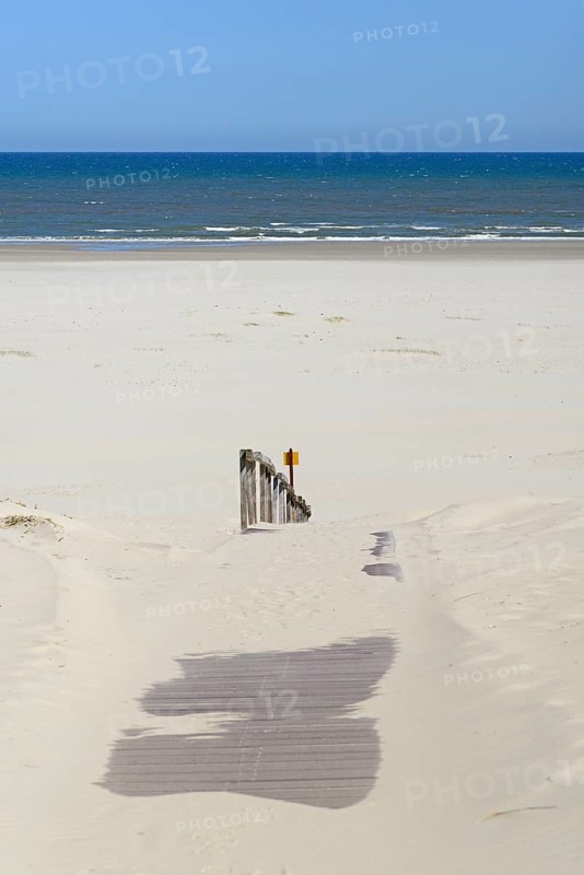 Boardwalk with sand drifts leads to the extensive sandy beach, blue sky, North Sea, Juist, East Frisian Islands, Lower Saxony, Germany, Europe