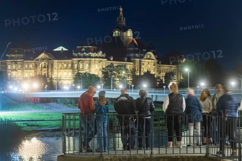 In the early hours of the morning, a section of the Carola Bridge collapsed for unknown reasons. Over a length of around 100 metres, the section on which the trams normally run collapsed into the Elbe. Demolition of the collapsed section of the bridge began during the night of 13 September, and heavy equipment was used for this purpose. Demolition of the collapsed bridge sections of the Carola Bridge in Dresden, Dresden, Saxony, Germany, Europe
