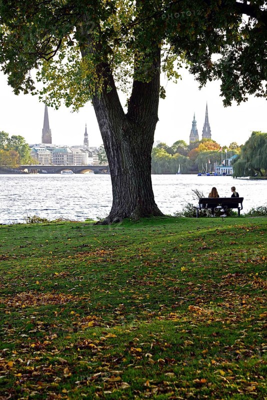 Europe, Germany, Hamburg, City, Outer Alster Lake, hiking trail Alsterpark, in autumn, towers of the city, park bench, Europe