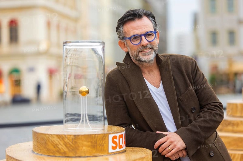 The internationally renowned artist Niclas Castello, who will be honoured with the European Art Prize in 2023, is presenting his latest work in Dresden on the Neumarkt square by the Church of Our Lady. It is a spectacular Golden Sphere that will attract a great deal of attention both visually and in terms of content, Dresden, Saxony, Germany, Europe