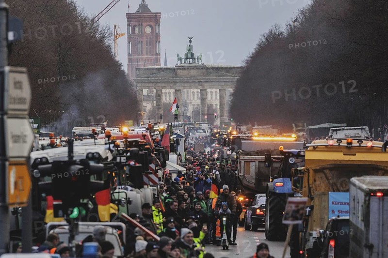Road blockades, taken as part of the farmers' protests in Berlin, 15 January 2024. 10, 000 participants are expected on Monday as part of the farmers' protest week. Among other things, they are protesting against the austerity plans of the traffic light government