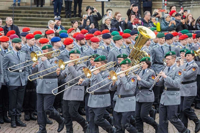 Public roll call of the Army Officers' School on Theatre Square: Bundeswehr honours and bids farewell to young soldiers, Dresden, Saxony, Germany, Europe