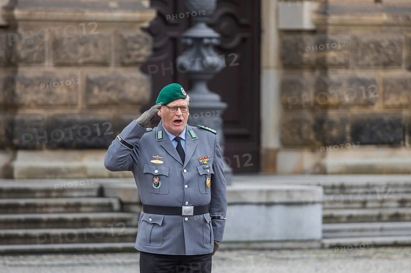 Public roll call of the Army Officers' School on Theatre Square: Bundeswehr honours and bids farewell to young soldiers, Dresden, Saxony, Germany, Europe
