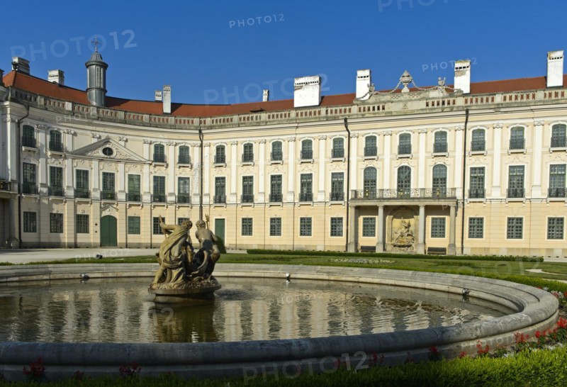 Fountain in the inner courtyard, Eszterhazy Castle, also known as Eszterháza Castle or Fertöd Castle, Esterhazy, Fertöd, Hungary, Europe