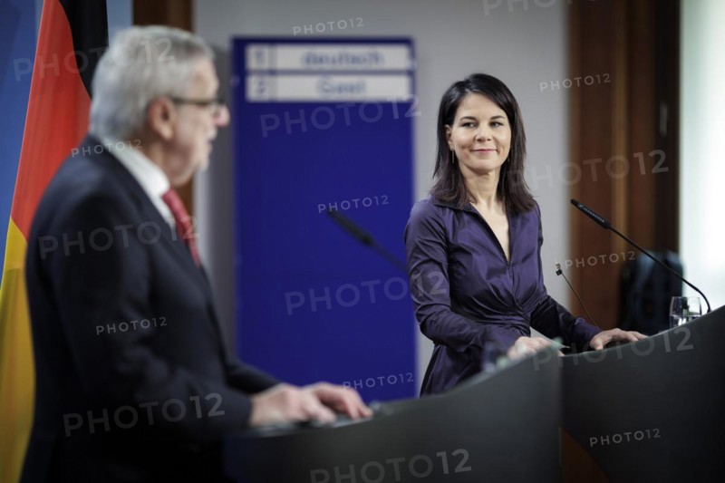 (R-L) Annalena Bärbock, Federal Foreign Minister, and Alberto van Klaveren Stork, Foreign Minister of Chile, at a press conference after their talks in Berlin, 11 April 2024. Photographed on behalf of the Federal Foreign Office
