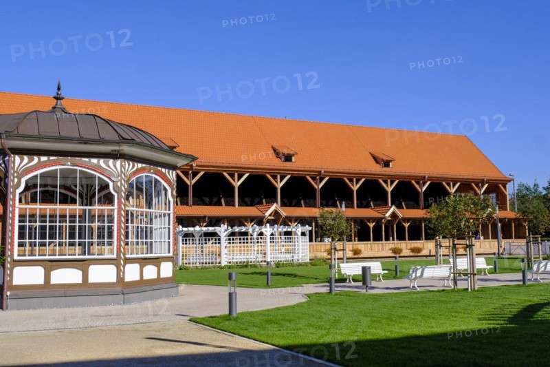 Centre of the graduation house, spa guests, flower beds, Bad Salzungen, Rhön, Wartburgkreis, Thuringia, Germany, Europe